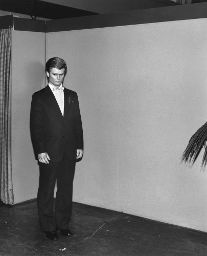 Junger Mann mit Palme, Leipzig 1984