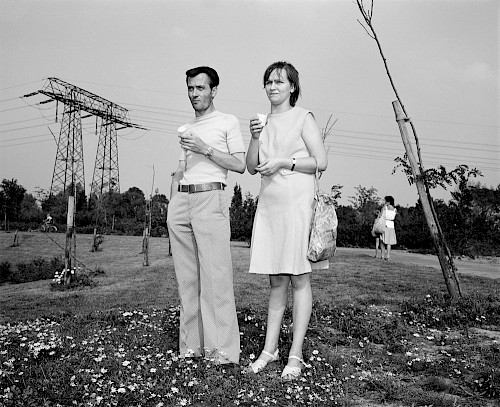 Junges Paar mit Eiswaffeln, Leipzig 1985